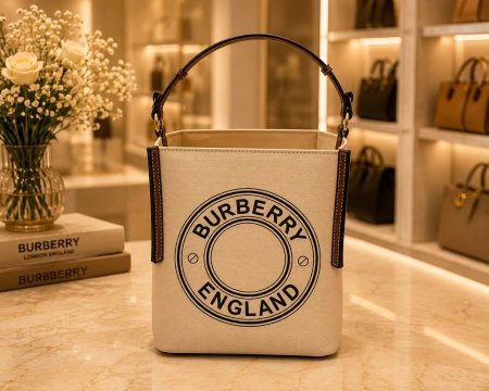 شنط باربري بوكس Burberry box bag