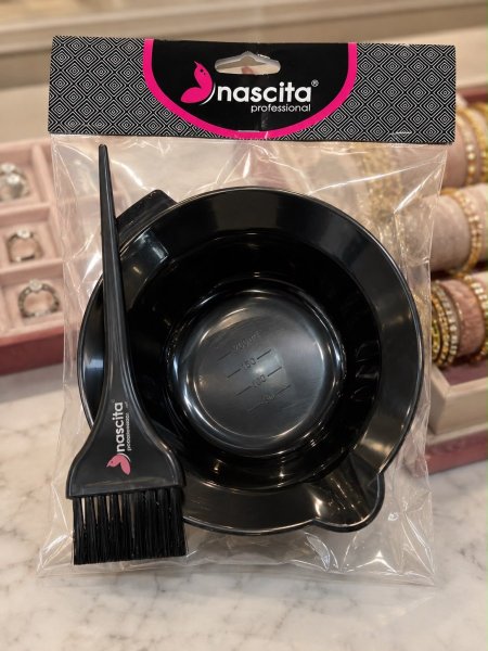 وعاء مع فرشاة للصبغة من ناسيتا